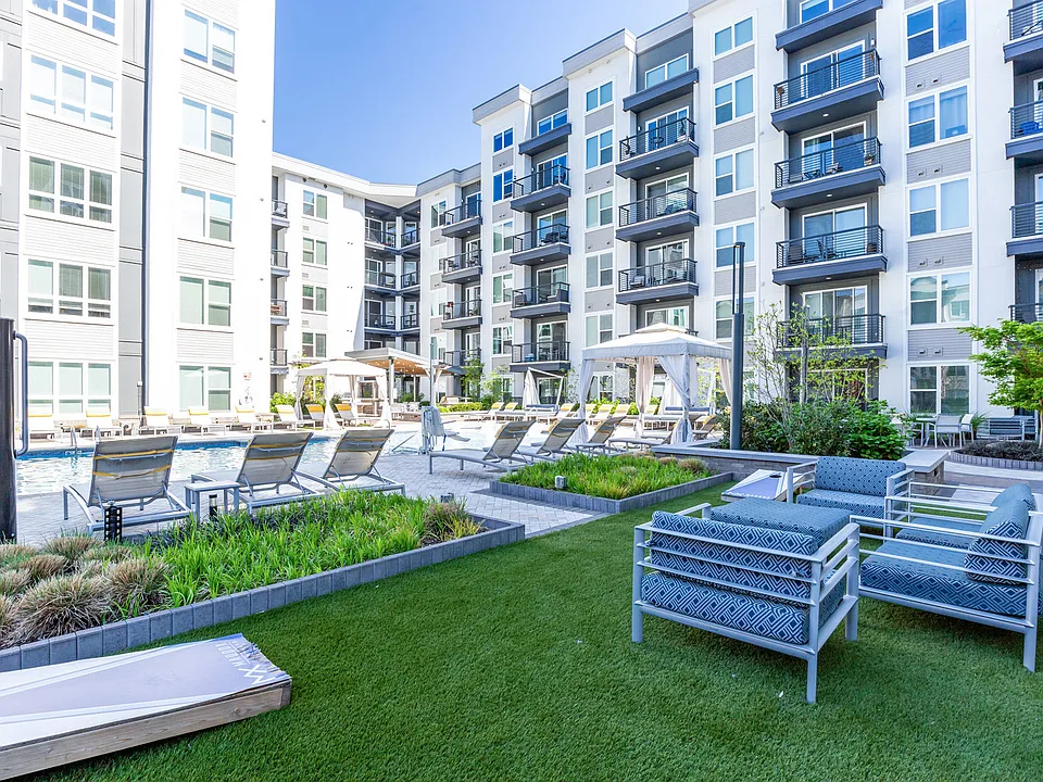 Maddox South End apartments community photo