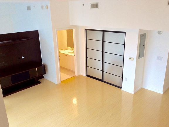 3rd image of 133 NE 2nd Ave APT 2810