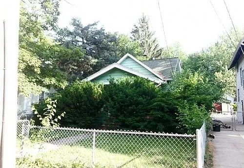 1423 Greenwood Ave photo 1