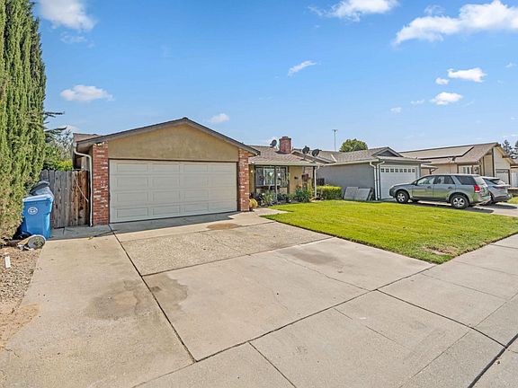 3rd image of 1122 Sapphire Way