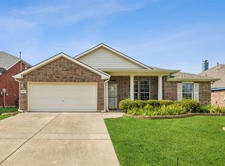 847 Roaring Springs Rd, Grand Prairie, TX 75052