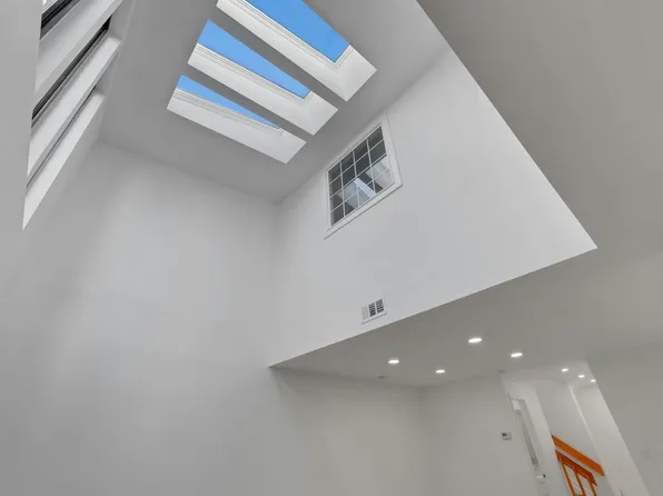 726 Mainsail Lane image 14 of 39