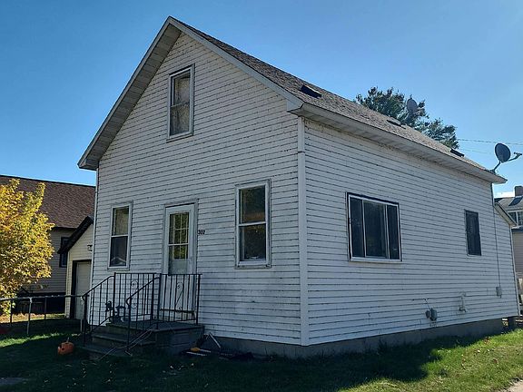 2nd image of 302 Bird St
