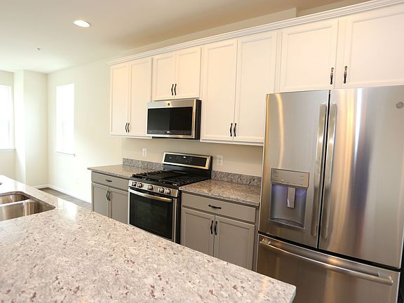 4th image of 14317 Summit View Ln N