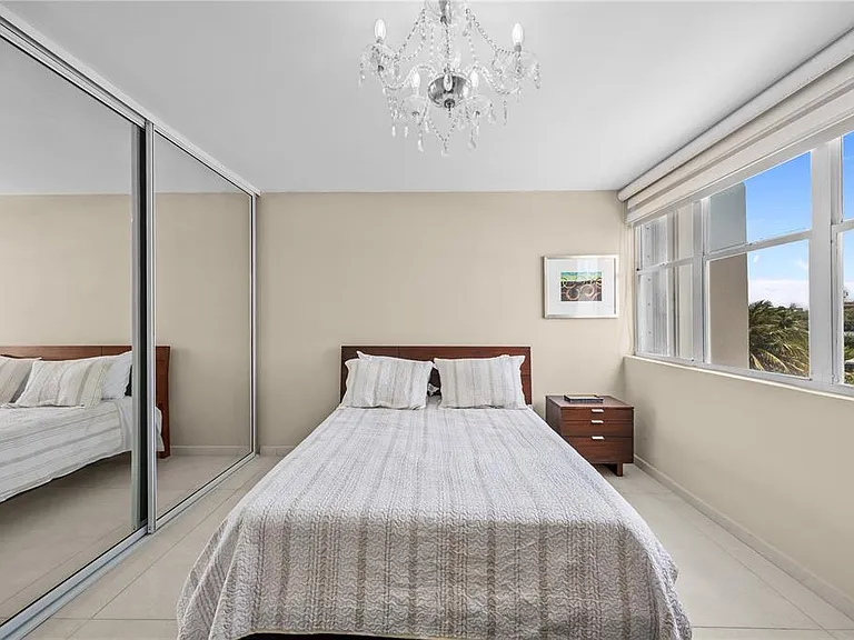 1035 Avenue Ashford #302 — Photo 16