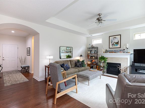 3rd image of 4410 Parkgate Dr