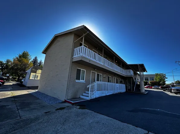 1205 Liberty St, Redding, CA 96001