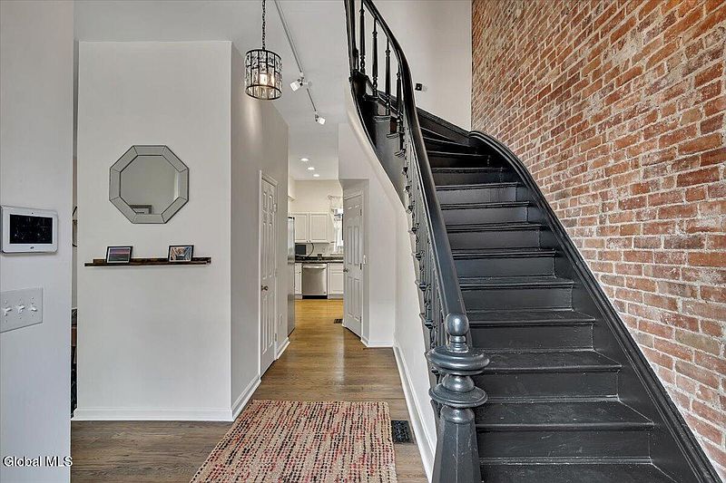 2nd image of 3 Eagle Street