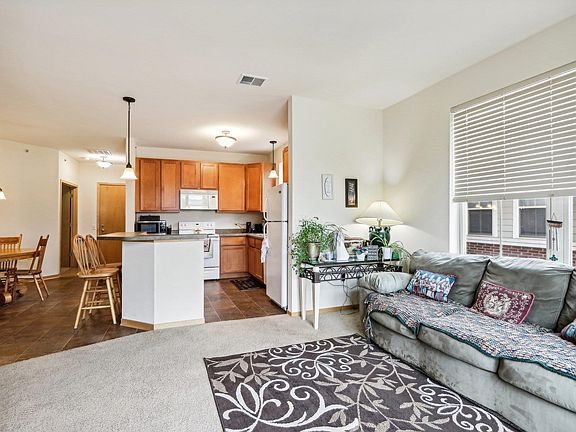 4th image of 111 W Fulton St #205