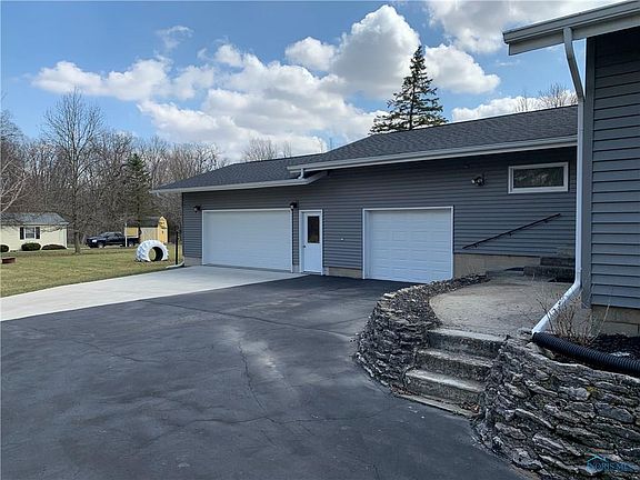 3rd image of 909 Lois Clarke Ln