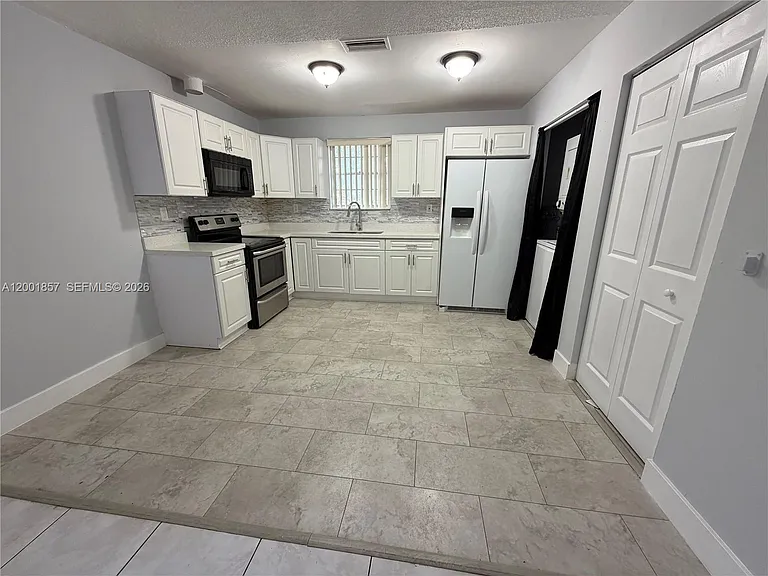 6316 Lincoln St #6316 — Photo 5