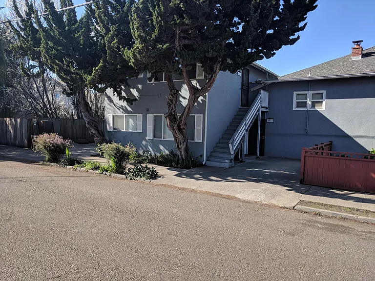 5917 Howell St — Photo 2