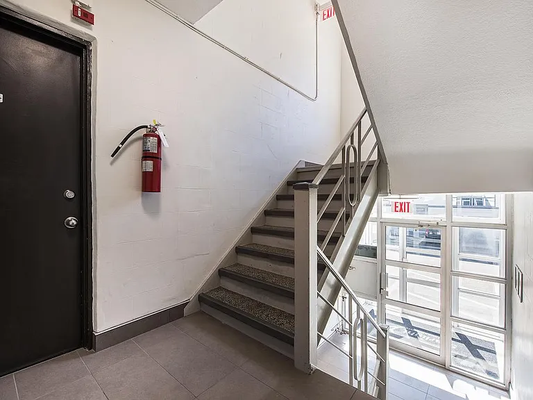 8 Oakwood Ave N #3 — Photo 7