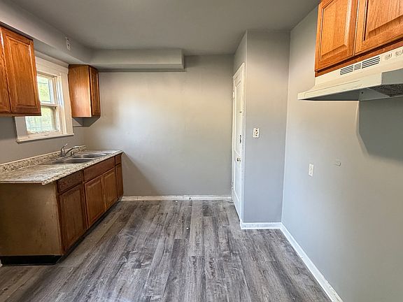 5th image of 11913 Avon Ave