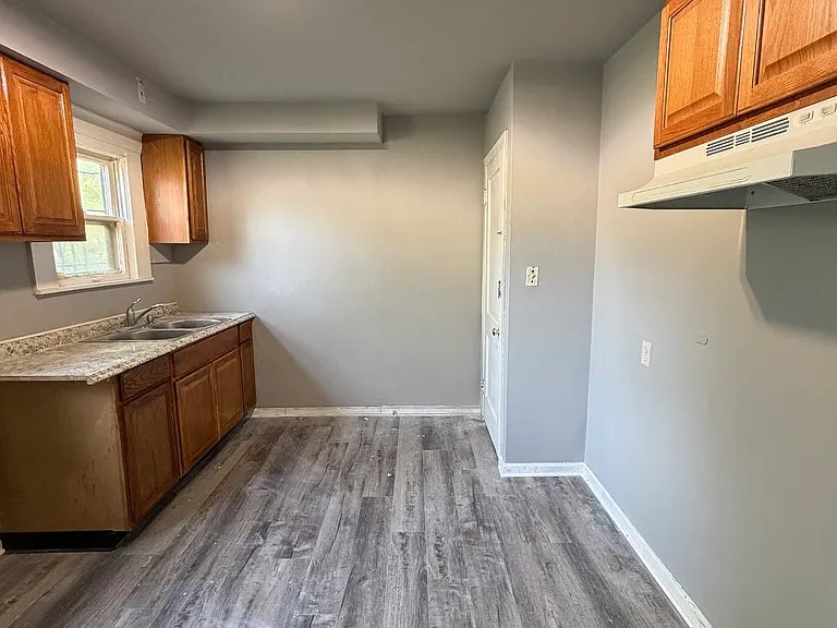 11913 Avon Ave — Photo 5