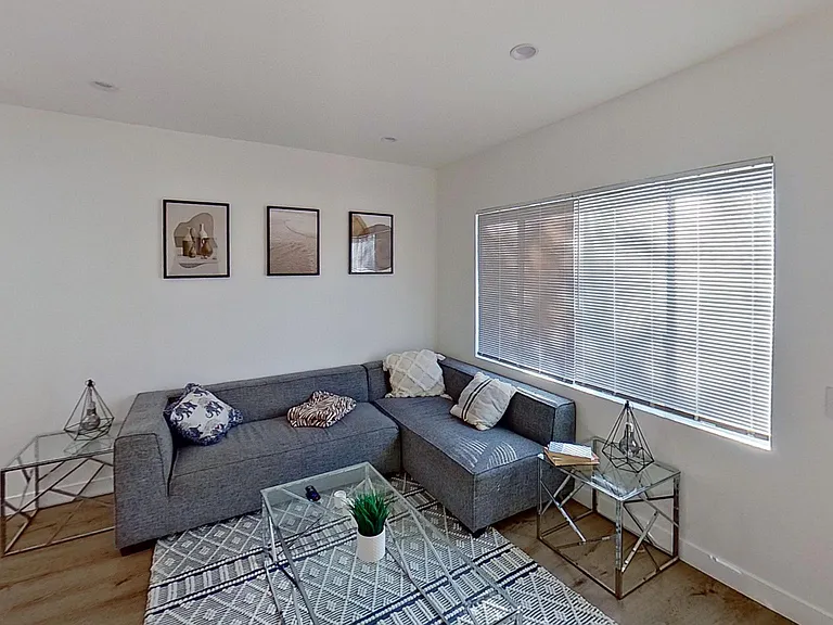 10863 Kling St #1 — Photo 10