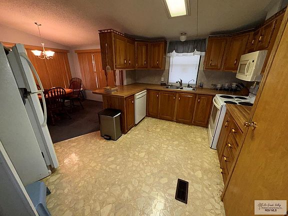 5th image of 400 Cooper Ln