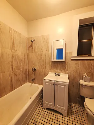 Bathroom, photo 1