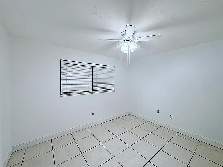 202 SE 3rd Ter #1 — Photo 16