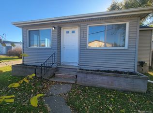 1512 E Parkwood Ave, Burton, MI 48529