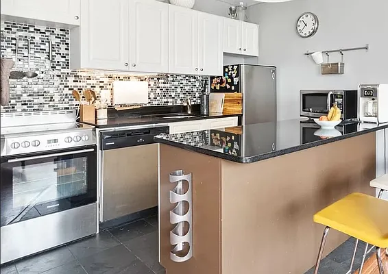 Rented by Akam Sales and Brokerage | media 15