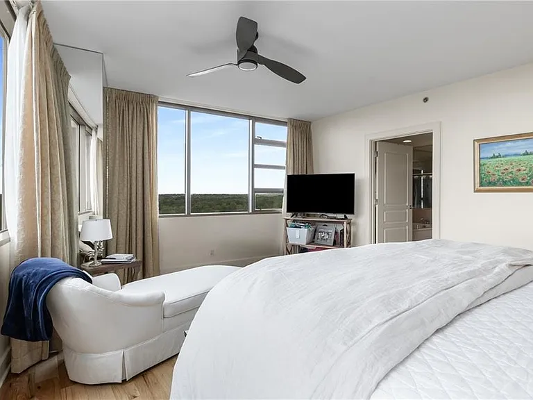700 Park Regency Pl NE #1906 — Photo 18
