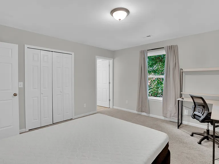 1016 Arlington St — Photo 14