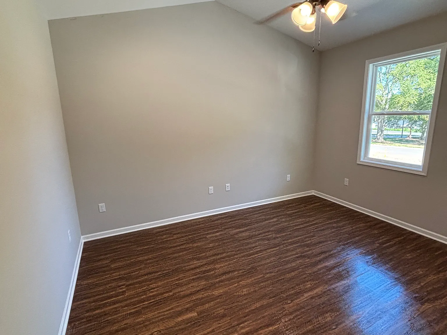 3 bed, 1100 sqft, $1,450 — Photo 3