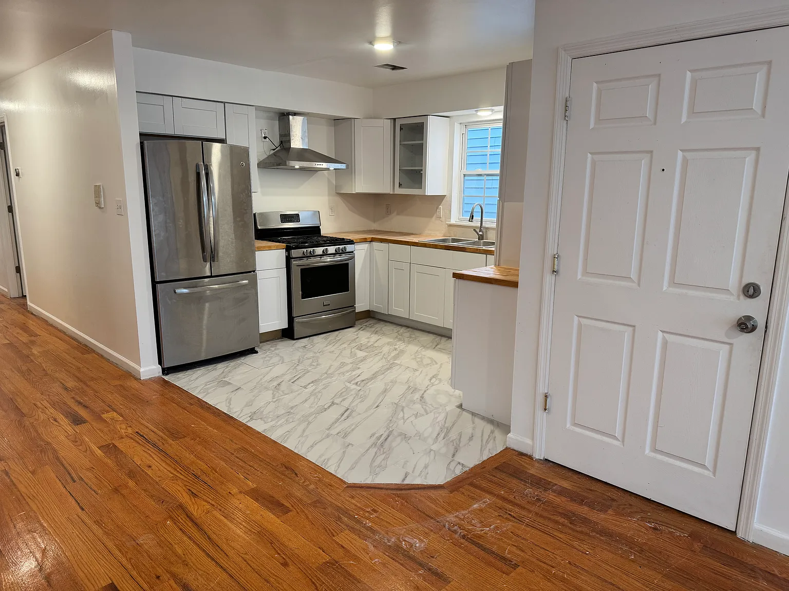 3 bed, 2512 sqft, $2,750 — Photo 3