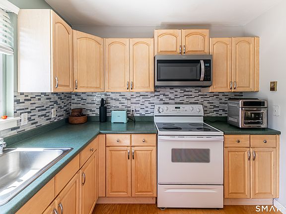 3rd image of 33 Woodstock Meadows #33