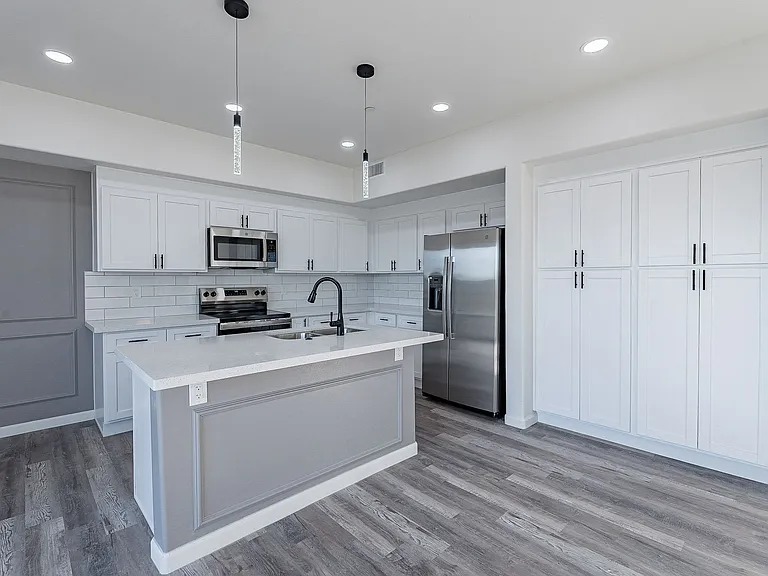 55 W Thomas Ln — Photo 29