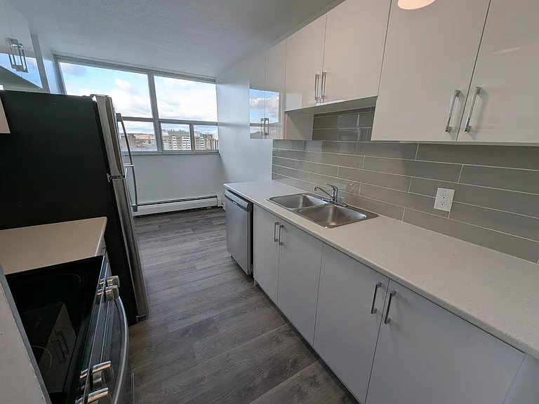 130 Saint Josephs Dr — Photo 12