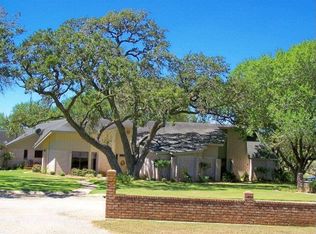 1018 Dagg Rd, Yoakum, TX 77995