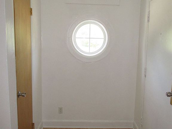 3215 E 16th, Entryway