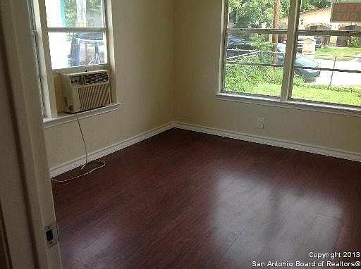 4th image of 1014 N FLANDERS AVE