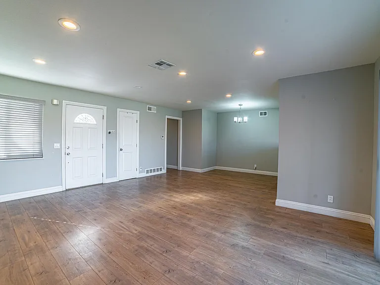 1408 N Buckingham St — Photo 3