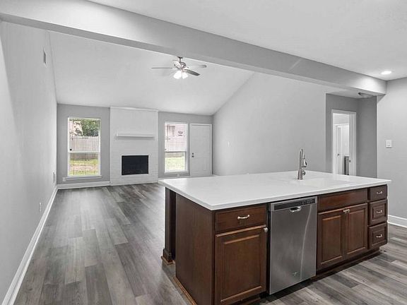 4th image of 2407 Nelwood Dr