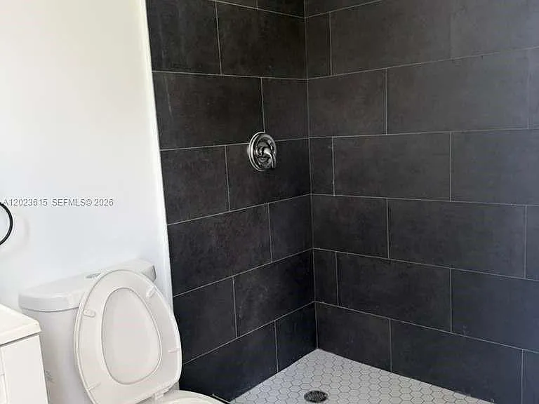 147 NW 59th St #302 — Photo 16