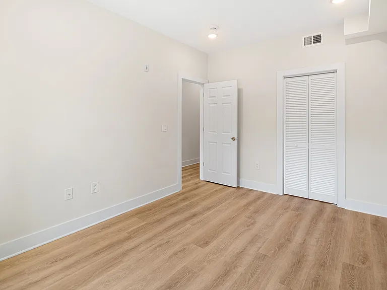 5217 1/2 Warren St #1 — Photo 9