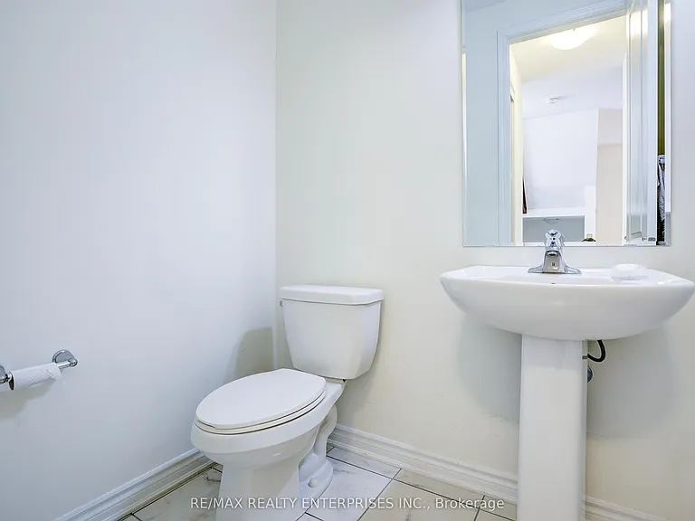 42 Callandar Rd #UPPER — Photo 12