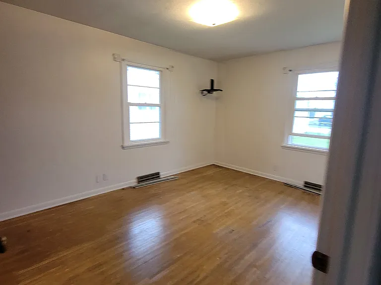 1309 Superior St — Photo 2