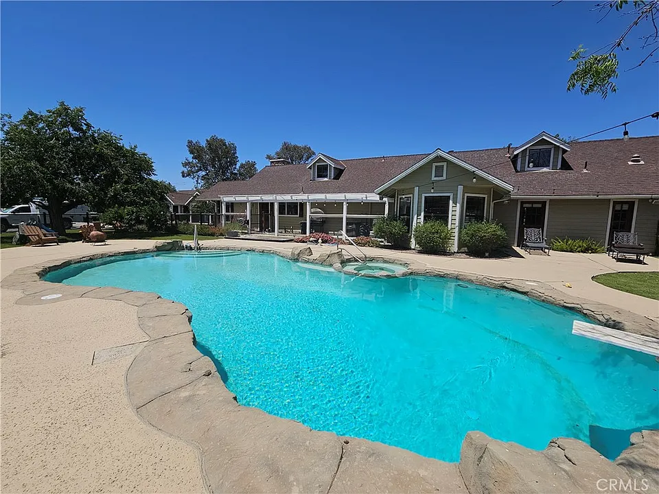 22530 Rolling Meadows Dr