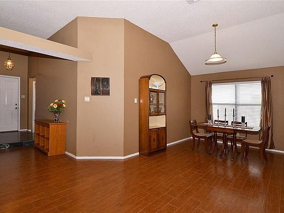 4th image of 2162 Crockett Dr