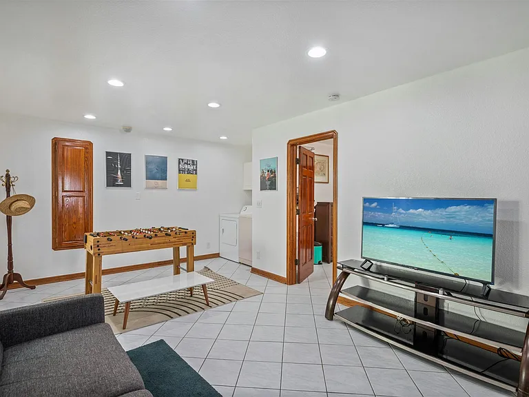 208 Marine Ave — Photo 18