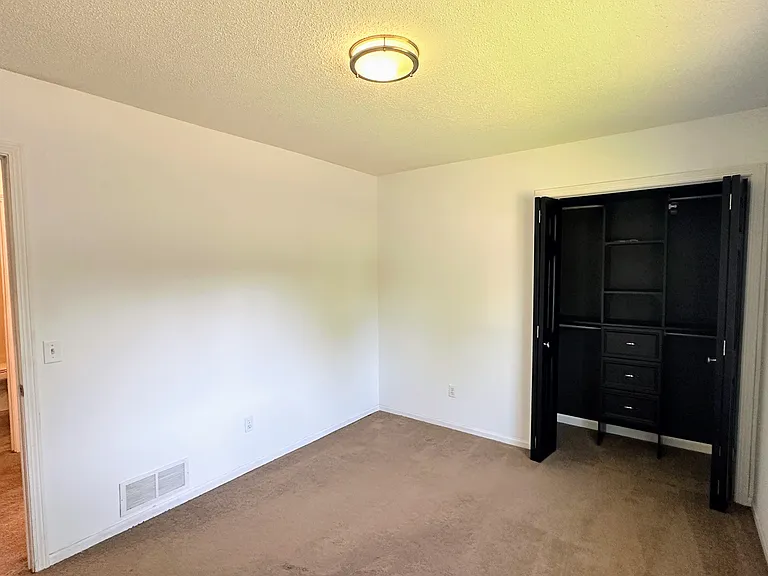 3057 Hampshire Ave S — Photo 16