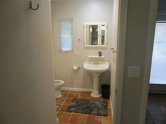 Bathroom w/ shower