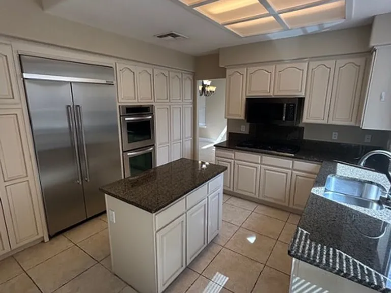 2929 Sterling Cove Dr — Photo 3