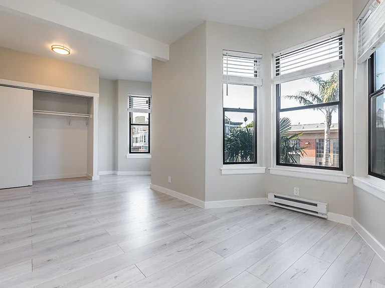 2385 Folsom — Photo 5