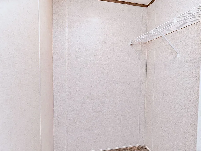 923 W Lee Rd — Photo 10