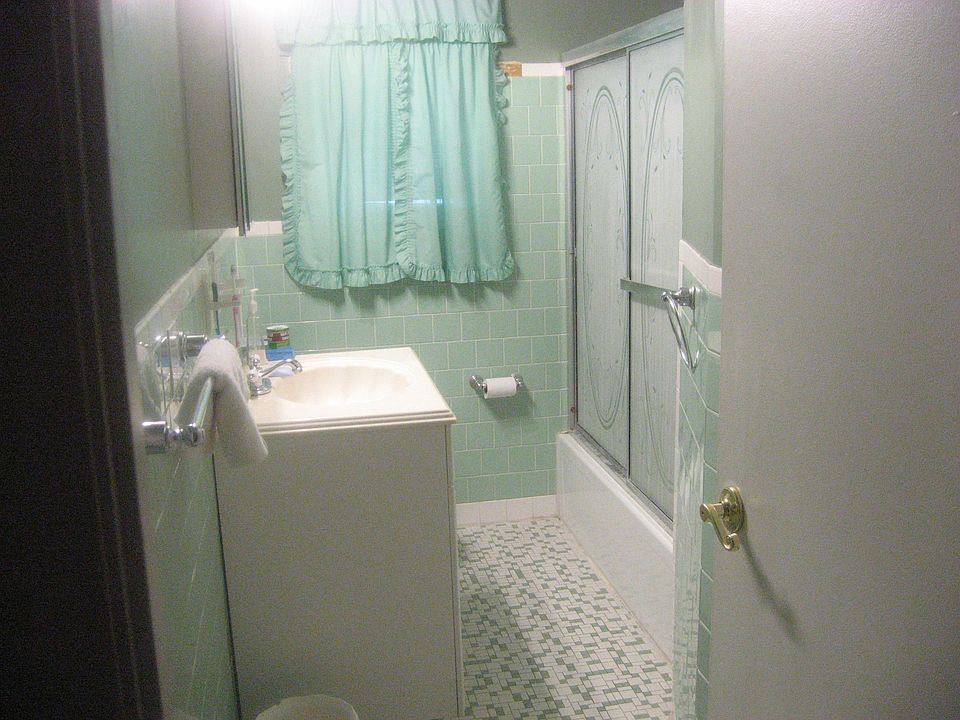 full bathroom